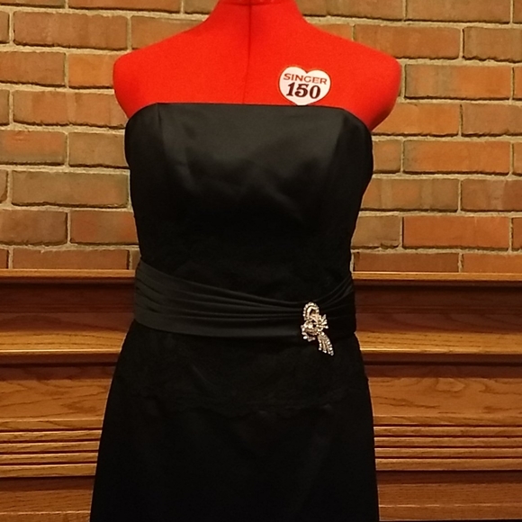 EUC sz 10 Alexia Designs black satin gown - Picture 1 of 6
